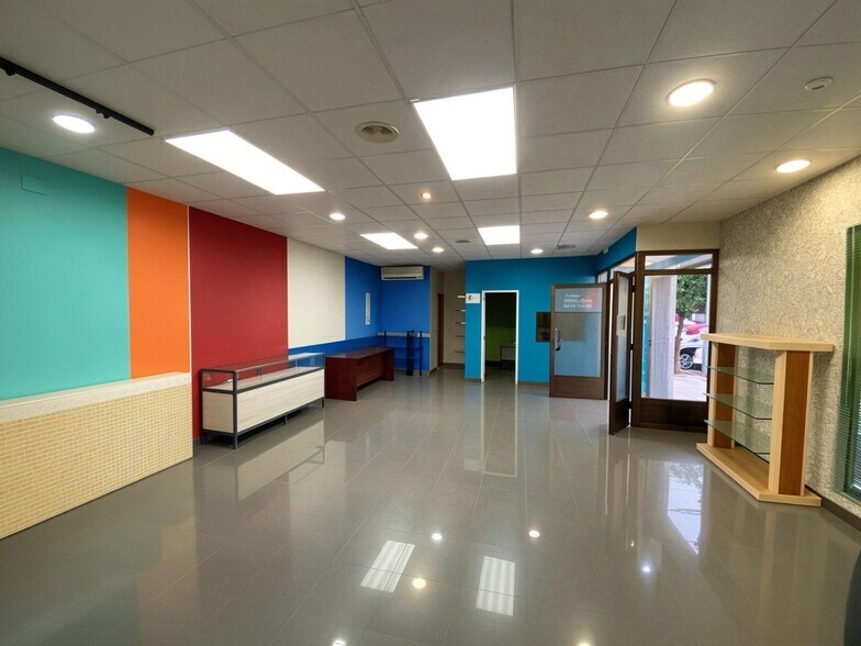 Retail in Carcaixent, Valencia to rent - Interior Photo - Image 2 of 29