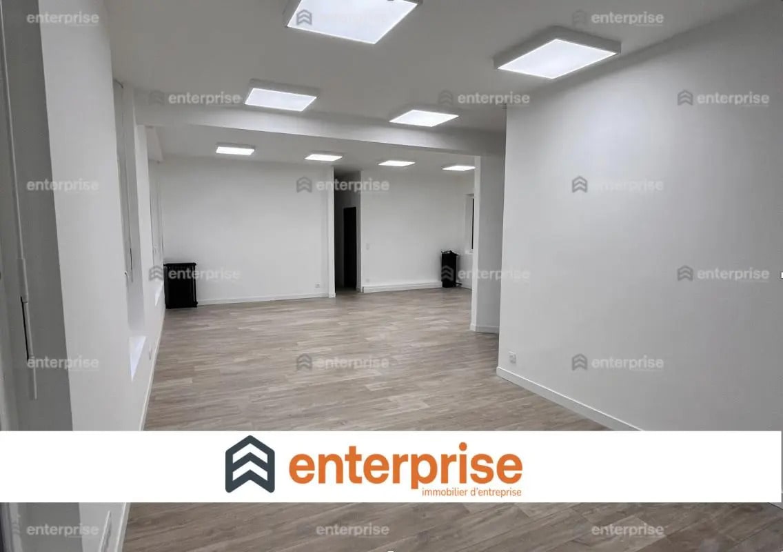 Office in Amiens to rent Building Photo- Image 1 of 3