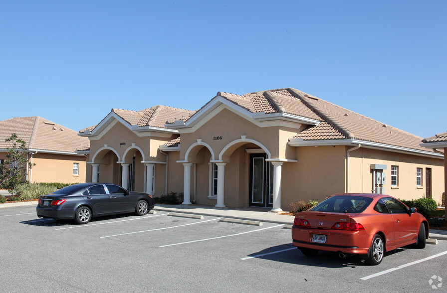 1104-1106 Nikki View Dr, Brandon, FL for rent - Primary Photo - Image 1 of 4