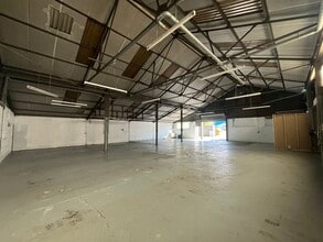 Lucy Rd, Neath to rent Interior Photo- Image 2 of 5