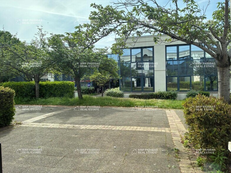 Office in Créteil to rent - Building Photo - Image 1 of 10