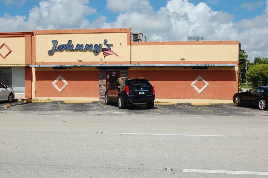 2120 N Dixie Hwy, Hollywood, FL for sale - Building Photo - Image 1 of 1