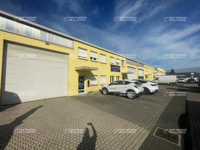 Location Local d'activités 242 m² à 897 m²
