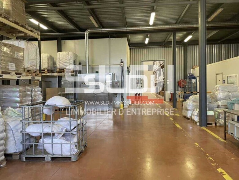 Light Industrial in Lozanne to rent - Building Photo - Image 2 of 7
