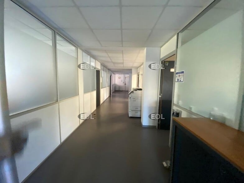 Office in Marseille to rent - Interior Photo - Image 3 of 6