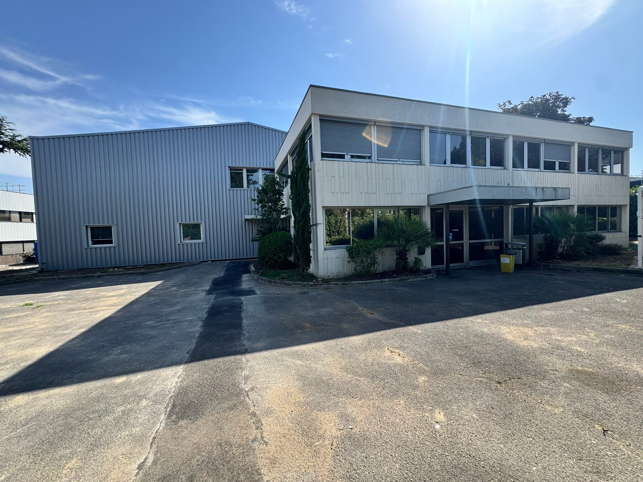 Light Industrial in SAINT-OUEN-L'AUMONE to rent Building Photo- Image 1 of 20