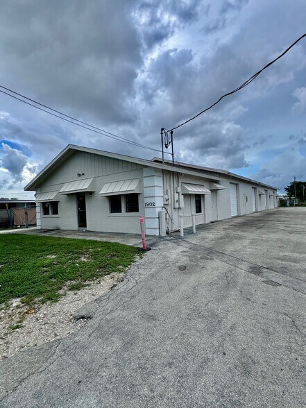 1902 Elsa St, Naples, FL for rent - Building Photo - Image 3 of 5