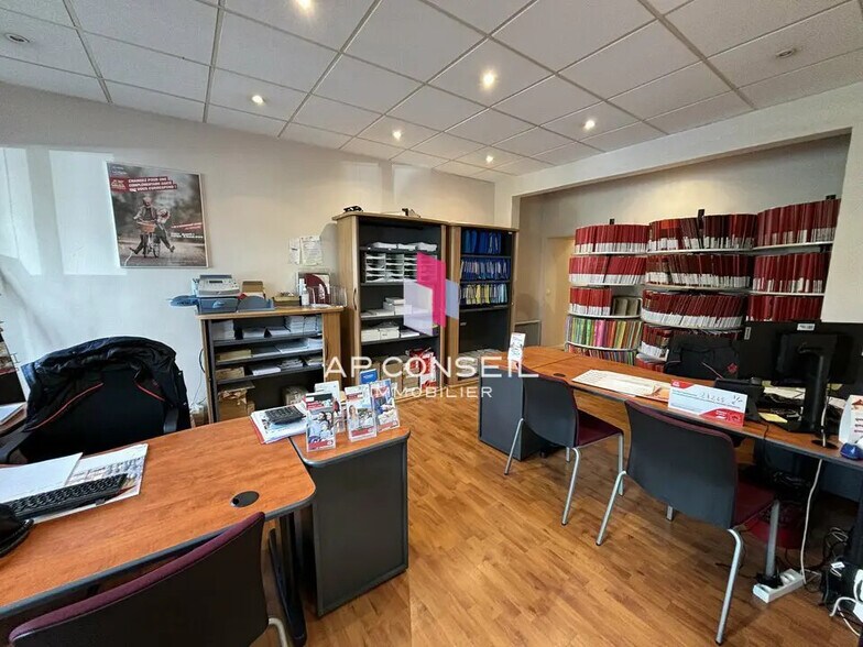 Office in Versailles to rent - Building Photo - Image 2 of 4