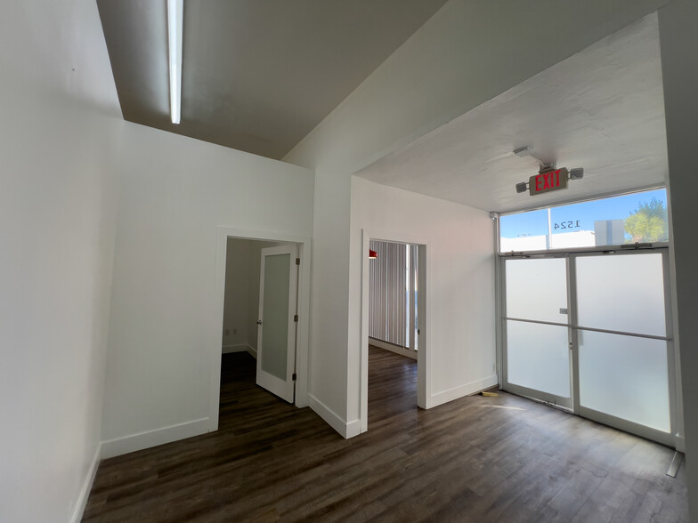 1524 NW 36th St, Miami, FL for rent - Building Photo - Image 3 of 14