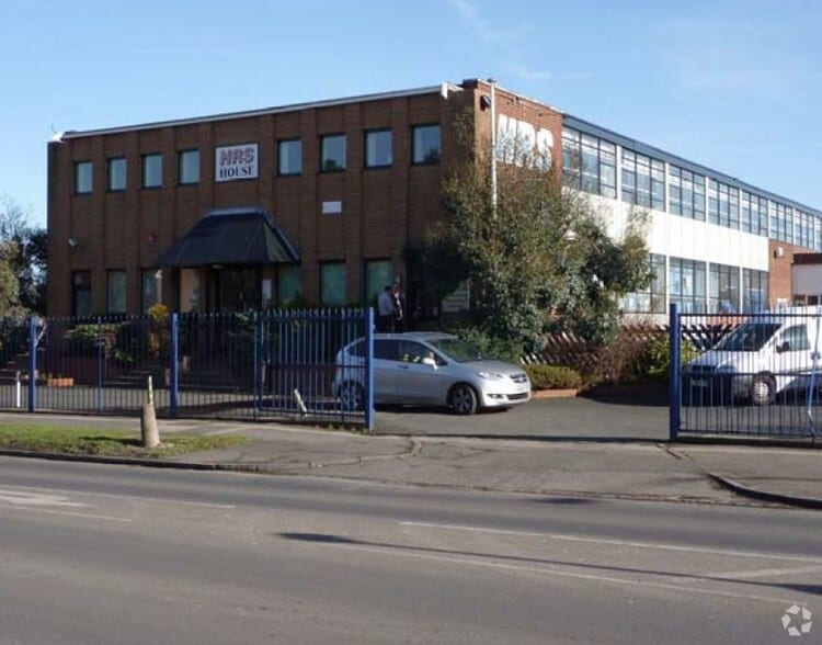 Garretts Green Ln, Birmingham to rent - Building Photo - Image 3 of 17