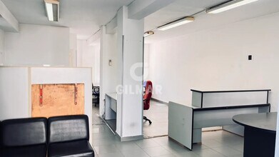 Retail in Madrid, Madrid to rent Interior Photo- Image 2 of 6
