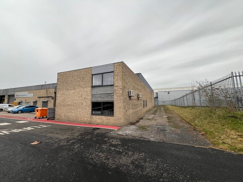 Brough Park Way, Newcastle Upon Tyne to rent - Building Photo - Image 2 of 2