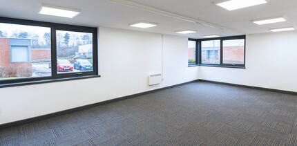 Highlands Rd, Solihull to rent Building Photo- Image 2 of 2