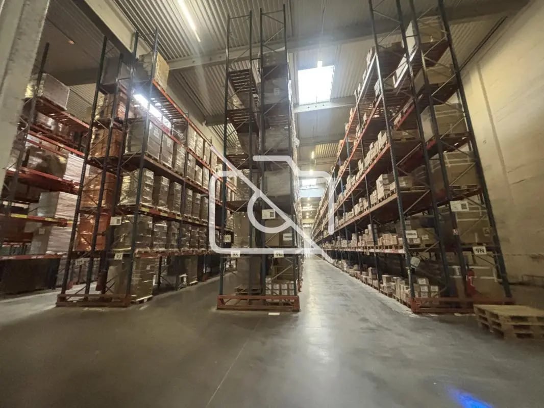 Industrial in Bondoufle to rent Interior Photo- Image 1 of 7