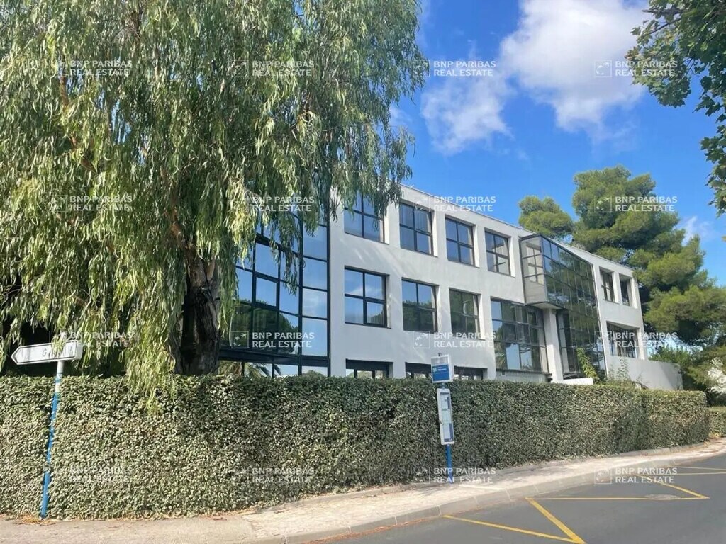 Location Bureaux 466 m² - Photo 1