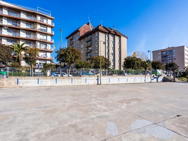 Retail in Montornès del Vallès, Barcelona to rent - Building Photo - Image 2 of 3