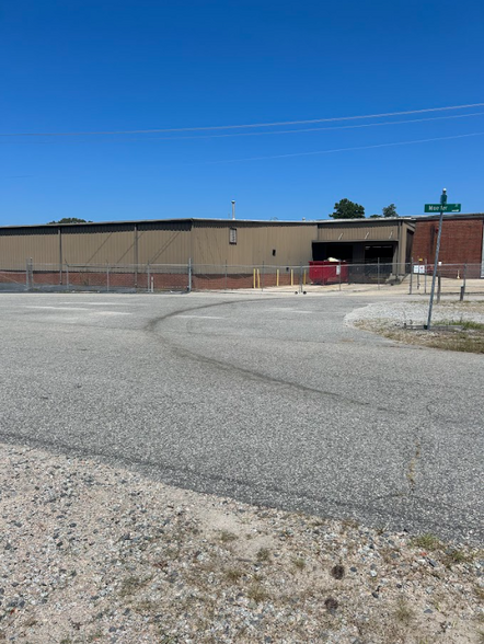 100 Mueller St, Lumberton, NC for sale - Primary Photo - Image 1 of 7