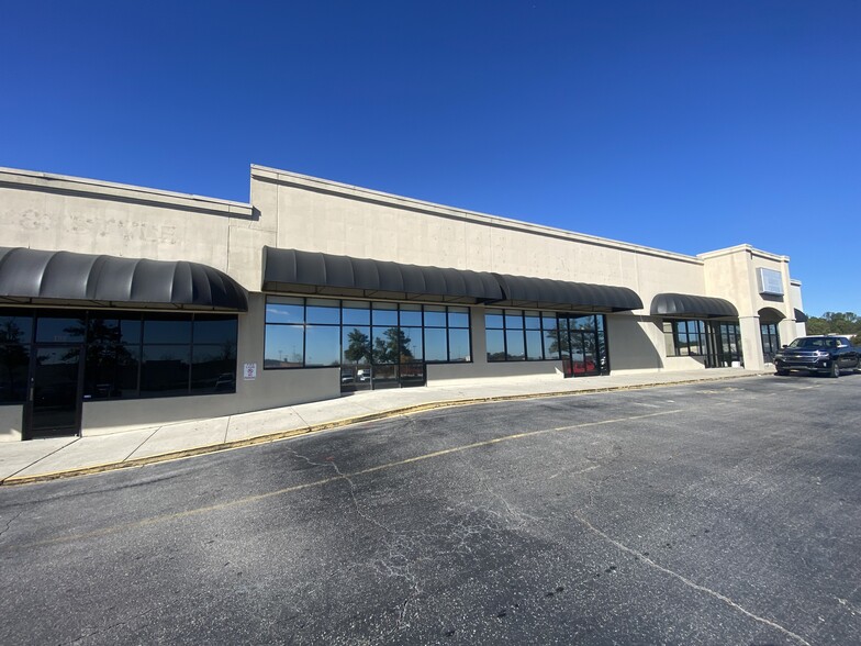 201-205-245 Columbia Mall Blvd, Columbia, SC for rent - Building Photo - Image 1 of 11