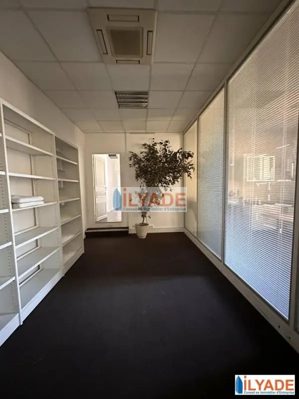 Location Bureaux 115 m² - Photo 1