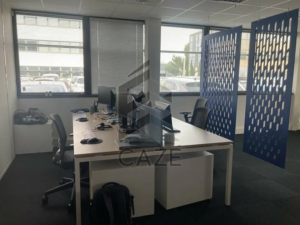 Office in Pessac to rent Interior Photo- Image 1 of 29