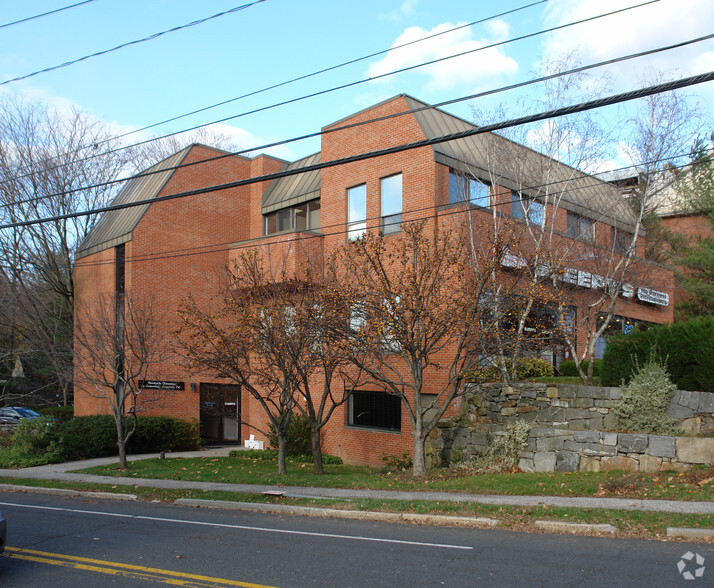 159 W Putnam Ave, Greenwich, CT for rent - Primary Photo - Image 1 of 4