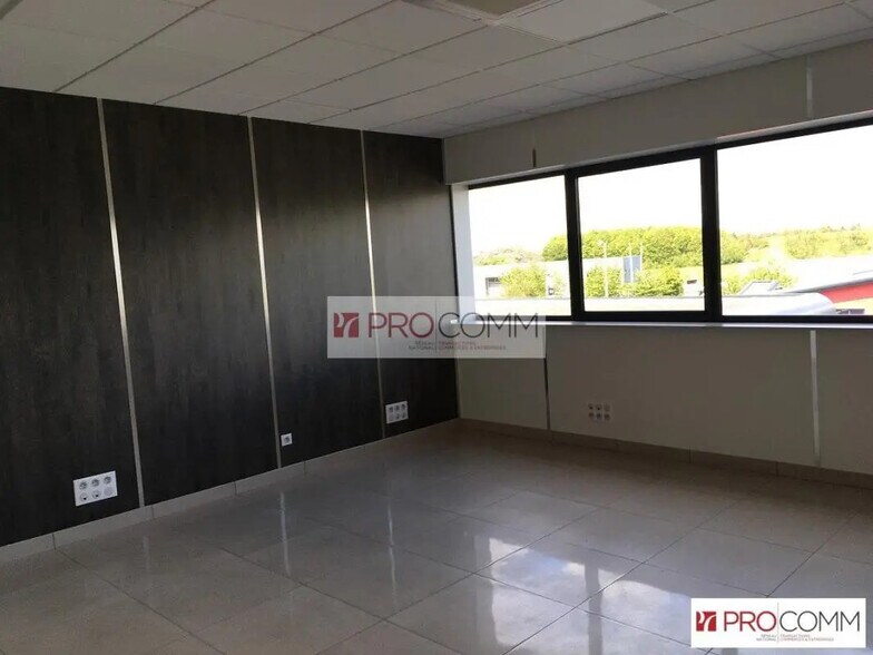 Office in Chartres to rent - Building Photo - Image 3 of 6