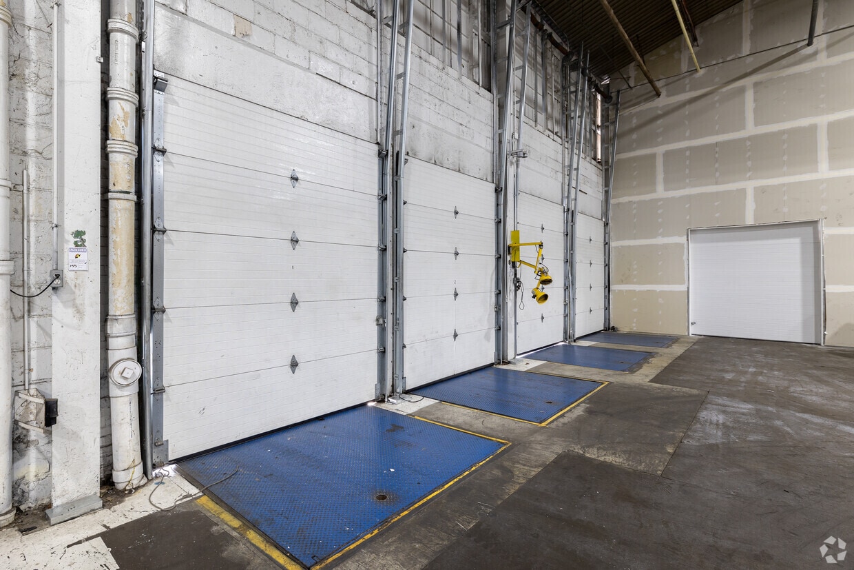 7110-7140 N Broadway, Saint Louis, MO to rent Interior Photo- Image 1 of 12