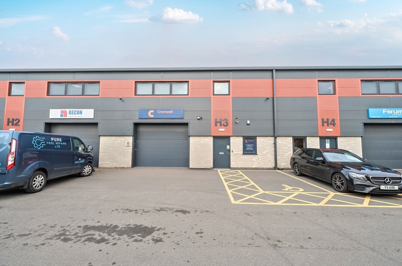 Station Rd, North Hykeham to rent Building Photo- Image 1 of 8