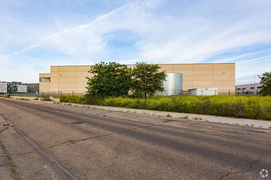 Industrial in Parla, Madrid to rent - Building Photo - Image 3 of 3