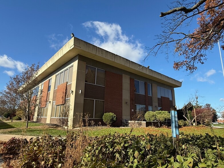 Former Campus of Notre Dame College portfolio of 11 properties for sale on LoopNet.co.uk - Building Photo - Image 3 of 19