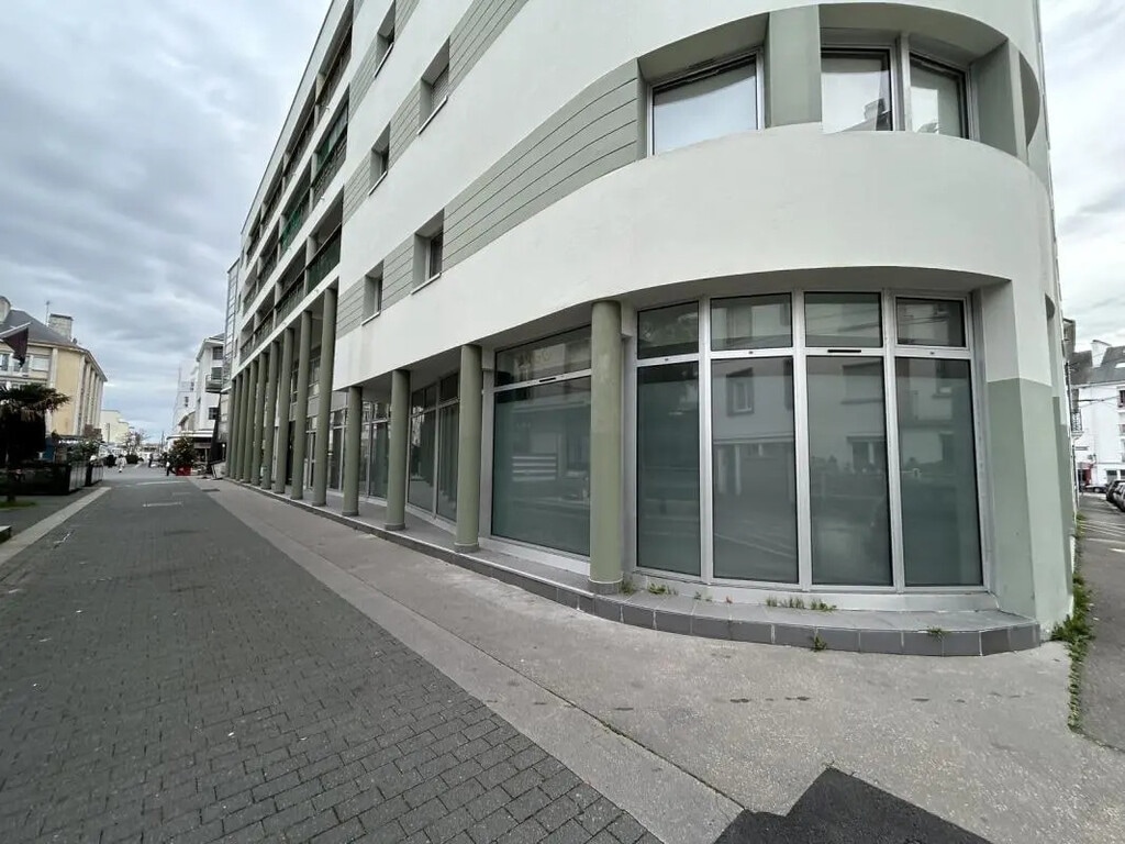 Location Commerce 153 m² - Photo 1
