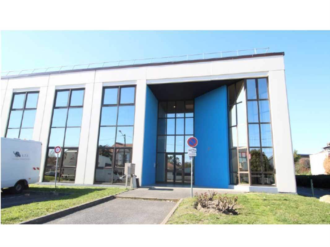 Light Industrial in Fontenay-sous-Bois to rent Building Photo- Image 1 of 12