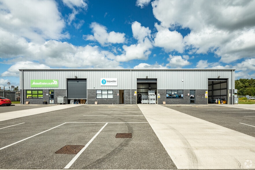 Ribble Close, Preston to rent - Building Photo - Image 2 of 2