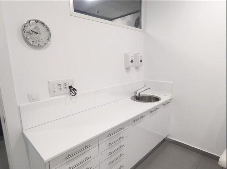 Office in Cáceres, Cáceres to rent - Building Photo - Image 2 of 6