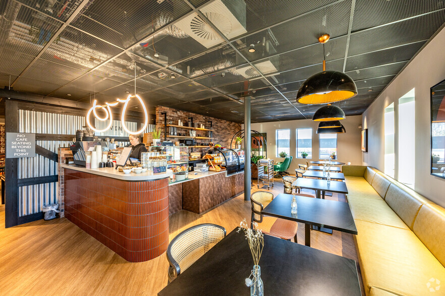 Gateway Ct, Glasgow to rent - Interior Photo - Image 3 of 16