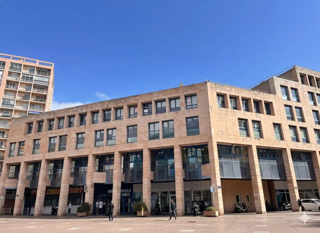 Location Bureaux 713 m² - Photo 1