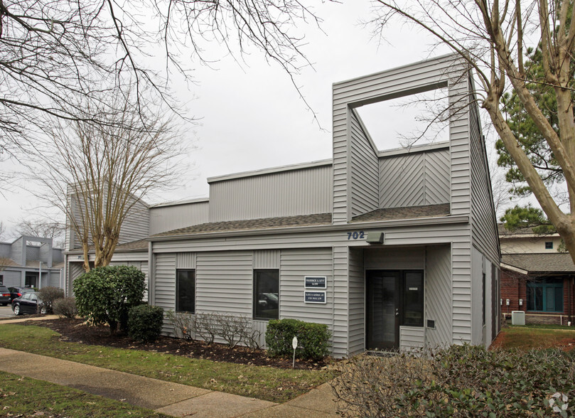 732 Thimble Shoals Blvd, Newport News, VA for rent - Building Photo - Image 1 of 2