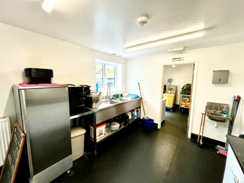 1 Horn Ln, Plymouth for sale - Interior Photo - Image 3 of 9