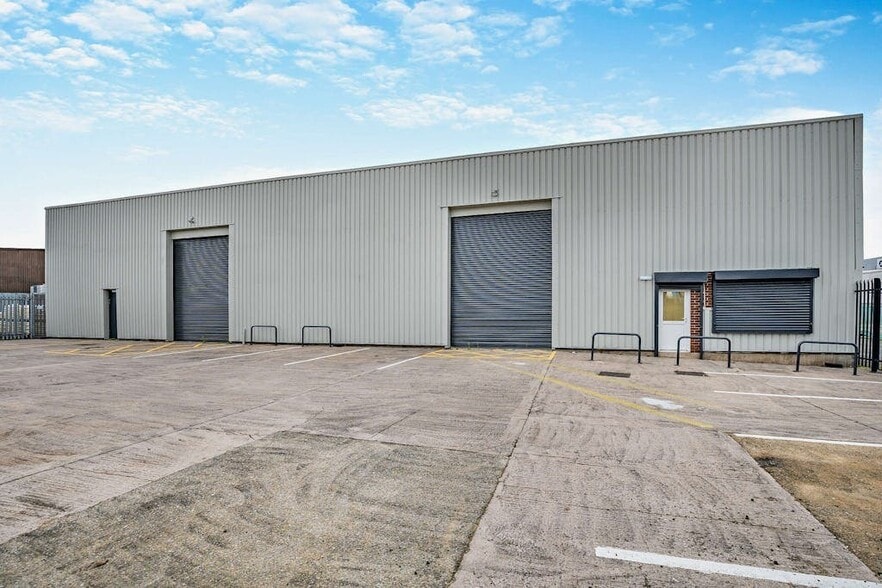 Severnside Trading Estate, Manchester to rent - Building Photo - Image 2 of 8