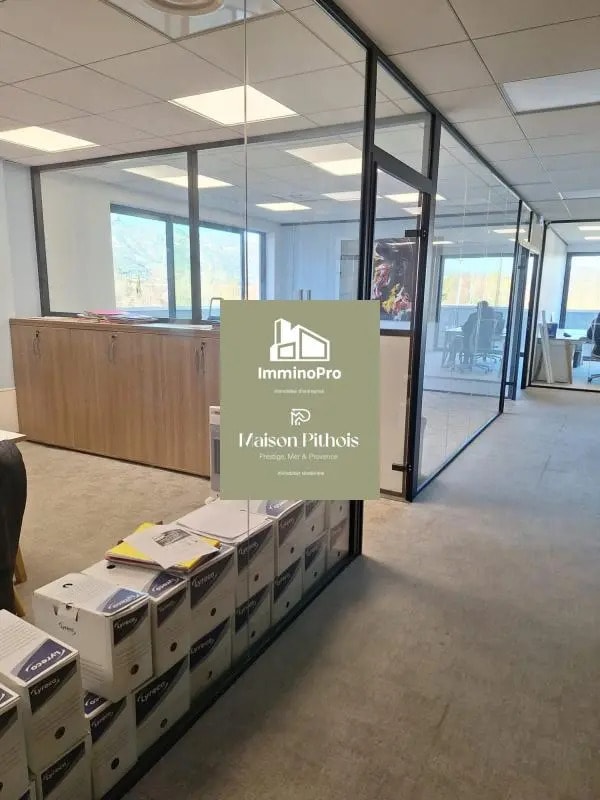 Location Bureaux 150 m² - Photo 1