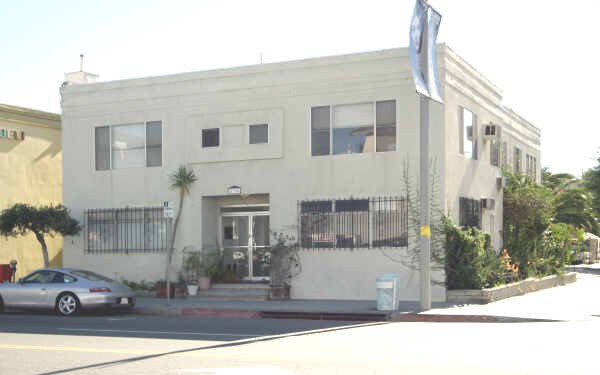 8350 Melrose Ave, West Hollywood, CA for rent - Building Photo - Image 2 of 23