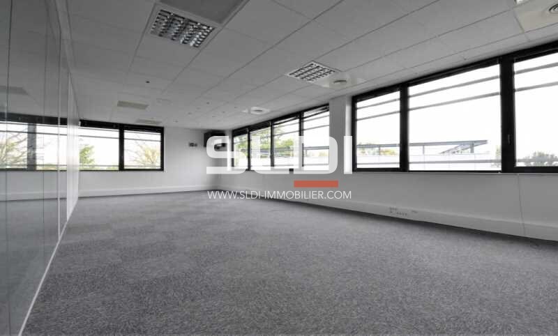 Office in Saint-Priest to rent - Interior Photo - Image 2 of 3