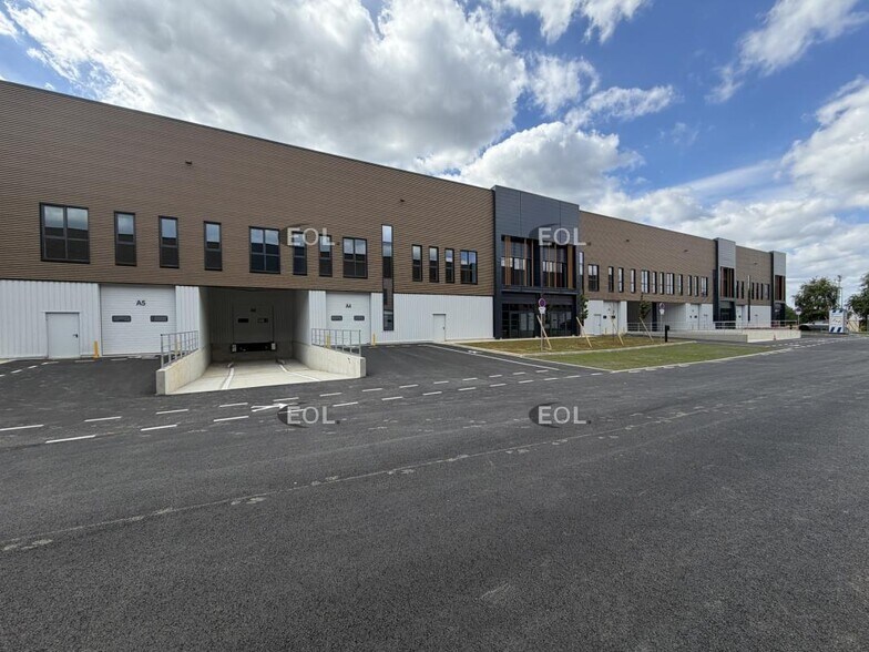 Light Industrial in Wissous to rent - Building Photo - Image 3 of 6