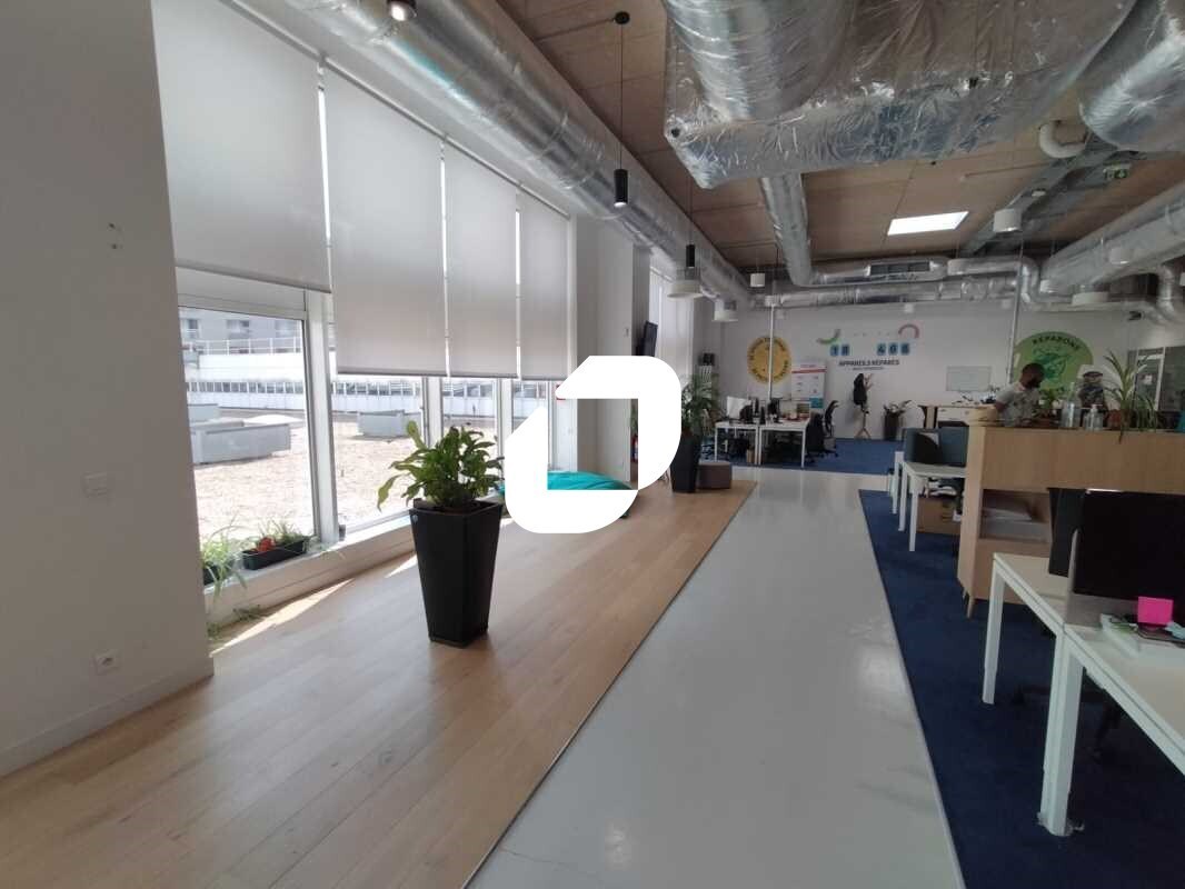 Office in Montreuil to rent Interior Photo- Image 1 of 16