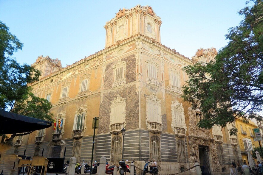 Retail in València to rent - Building Photo - Image 1 of 20