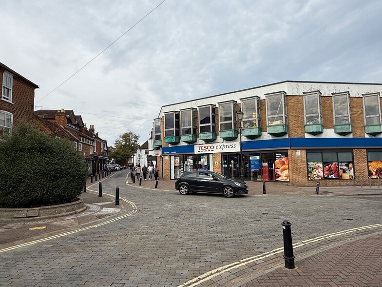 71 High St, Burnham to rent - Building Photo - Image 3 of 5