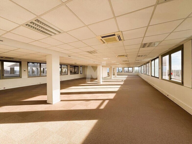 Office in Rungis to rent - Building Photo - Image 2 of 9