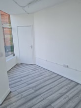 Victoria Rd, Horley to rent Interior Photo- Image 2 of 4