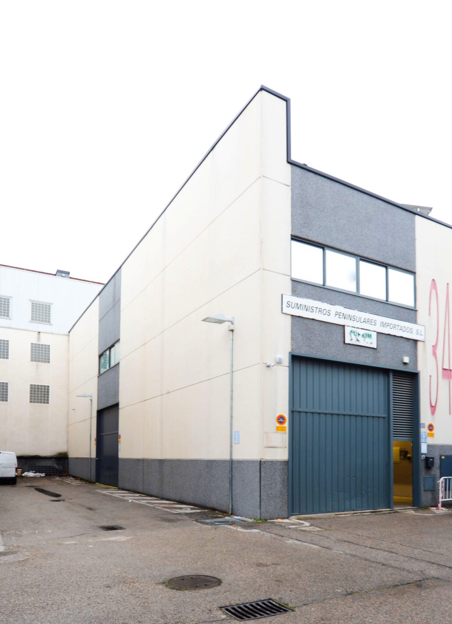 Industrial in Alcorcón, Madrid to rent Primary Photo- Image 1 of 6