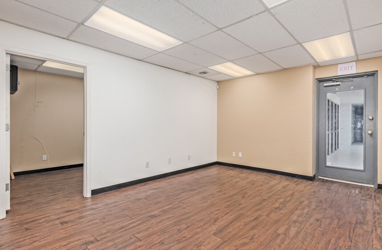 5815 N Black Canyon Hwy, Phoenix, AZ to rent Building Photo- Image 1 of 7